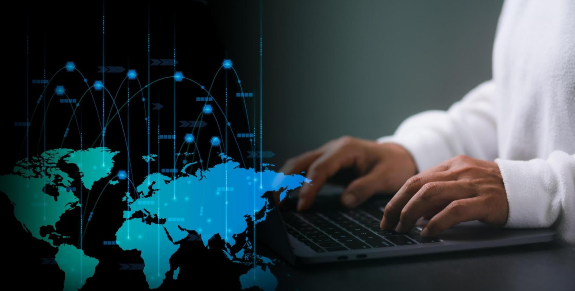 Equipo trabajando en optimización de contenido técnico