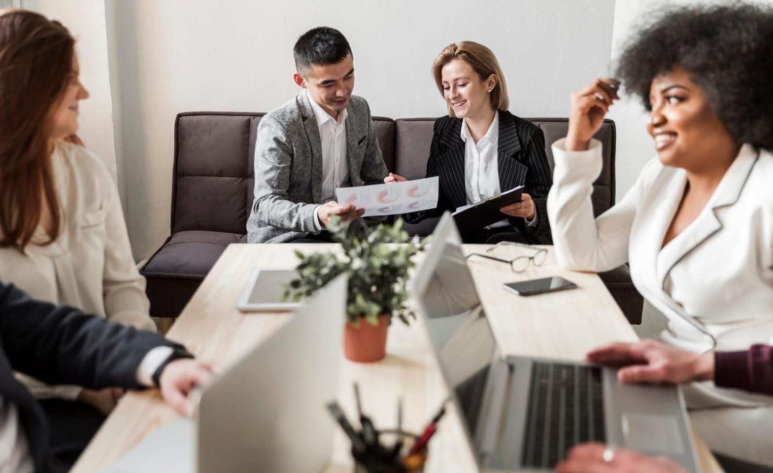 Sesión de evaluación y retroalimentación entre mentor y estudiante